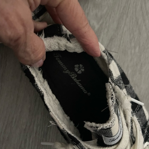Tommy Bahamas tennis shoes used couple of times in good Condition - Picture 3 of 4
